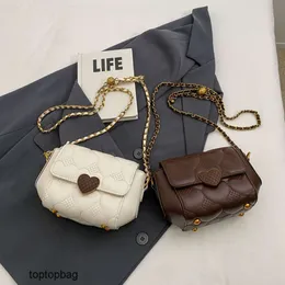 Tasarımcı Lüks Moda Omuz Çantaları Instagram Fransız Zinciri Aşk Küçük Kare Çanta Şık ve çok yönlü tatlı tek omuz Crossbody Boşluk