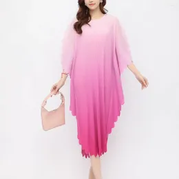 Casual Dresses Spring/Summer 2024 Pleated Print Dress High-End Gradient Round Neck Bat Sleeve Head Long Women Clothing.