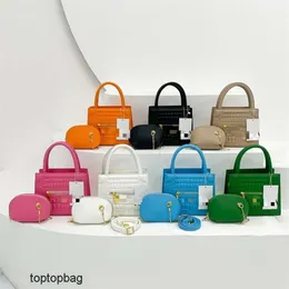 Projektant luksusowy modny torby na ramię 2023 Nowy trend mody i elegancka ręczna torba damska koreańska wszechstronna torba na jedno ramię dla kobiet