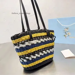 Weave Borsa a tracolla firmata da viaggio da donna Secchiello in rafia Cesto di paglia Borse anagramma Borsa a mano Borsa shopper pieghevole Borsa a tracolla estiva Borsa a tracolla con pochette da spiaggia