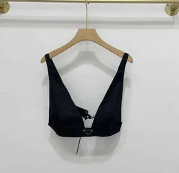 Triangle Badge Summer Recycled Nylon Bra Style Tanki Seksowne retro ins Slim i wszechstronne najlepsze projektant Wonmen New Tee 1123ess