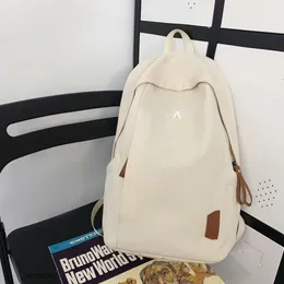 Designer-Luxus-Mode-Abendtaschen, einzigartiges Design, modischer Schulter-Rücken-Rucksack, 2023, neuer vielseitiger Trend, einfarbiger Rucksack für Männer und Frauen, Studenten-Rucksack