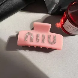 Muimui Fermaglio per capelli con diamante in acetato Designer di lusso Dietro la testa Fermaglio per capelli da donna Squalo Decorato Lettera Colore caramella Clip di alta qualità