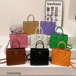 Tasarımcı lüks moda omuz çantaları 2023 yeni moda trend bayan çanta büyük kapasite el tipi çanta çanta batı tarzı bir omuz crossbody çanta kadın çantası