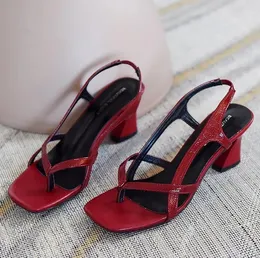 Nya kvinnliga sandaler skor modeklipptå klackar flip flop designer damer casual spänne klänning hög klackar kvinnliga heta sandaler