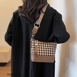 Designer Luxury fashion Shoulder bags French niche design vagrant bag 2024 new fashion versatile bird grid single shoulder crossbody womens bag