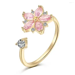 Cluster Rings S925 Sterling Silver Diamond Peach Blossom Decompression Spinning Series mode mångsidig design Kvinnors bröllopsring