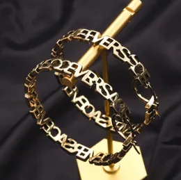 ファッションビッグフープイヤリングギリシャの蛇行パターンメデューサポートレート彫刻ペンダント女性デザイナーイヤリングブラス18kゴールドメッキレディースイヤのクリポン