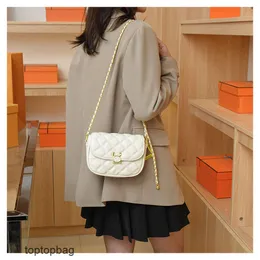 مصمم الأزياء الفاخرة أكياس الكتف Xiaoxiangfeng Lingge Rabbit Head Womens Bag 2023 تصميم أزياء جديد حقيبة مربعة صغيرة واحدة كتف Crossbody حقيبة نسائية