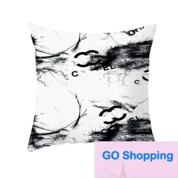 Pillow Top Designer Throw Pillows Black and White Throw Pillow Letter Logo Colorful Square Home Pillow Cover Sofa Decoration Pad 45 x 45cm wit