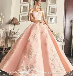 魅力的なQuinceanera Dress Princess Arabic Dubai Off Slouders Sweet 16 Ages Prom Party Pageant Gown Plus Custom M3982343