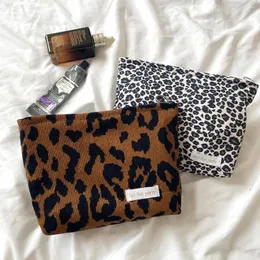 コスメティックバッグCorduroy Travel Bag Leopard Portable Makeup Storage Pures女性大容量ジッパーメイクアップオーガナイザークラッチ