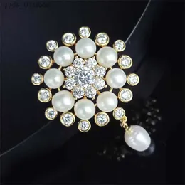 Pins Brooches OKILY Luxury Brooch 2024 Freshwater Pearl Pin Brooches for Woman Zirconia Flower Real Pearl Broch Exquisite Pendant Accessory L240323