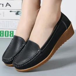 Buty dla kobiet miękkie skórzane buty z obcasami Mokasyna czarne płaskie buty damskie mokasyny swobodne zapatos mujer flats żeński obuwie 240320