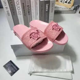 Designershoe 2024 Yeni Lüks Terlik Yeni Moda Klasikleri Sandal Günlük Ayakkabı Katır Erkekler Kadın Sandale Kaydırıcıları Metal Logo Termeri Yaz Platformu Düz Slayt 35-46