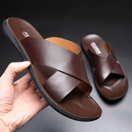 Sandaler för män tofflor äkta läder lyx varumärke mode 2023 lägenheter casual nonslip strand sandalia zapatos hombre 240323