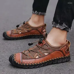 أحذية غير رسمية لصنادل الرجال الصيفية في الهواء الطلق غير المنقوش شاطئًا يدويًا يدويًا من أحذية رياضية للرجال الأصليين.