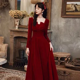 Vestidos casuais 2024 noiva brinde vestido vinho vermelho outono manga comprida pescoço quadrado de volta para a porta pode usar saia de linha normalmente