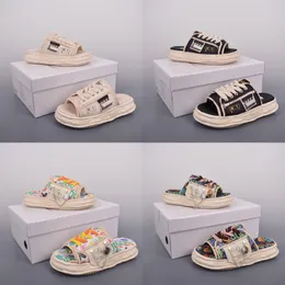 2024 Nya Mmy Maison Mihara Yasuhiro tofflor Designer Sandaler Summer Men Kvinnor Plattform Lätt lyxiga mode Slappar Sandlipper Black Beige Trend Splicing Shoes