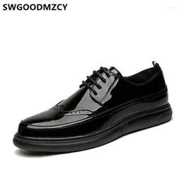 Casual Schuhe Patent Leder Männer Mode Coiffeur Designer Hohe Qualität Brogue Zapatos De Hombre Casuales Cuero Buty