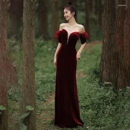 Festklänningar Brudtoast Velvet Slim Red Evening Dress Fishtail Hip Bag Long Banket