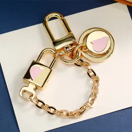 Ny hjärtbrev nyckelring för kvinnor Designer Keychains Brand Key Chain Letter Unisex Car Bag Top Quality Classic Handmade Accessories Gift