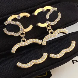 Orecchini designer di nuovi stile per lettere di design 925 marca in acciaio inossidabile inossidabile per le orecchie di perle orecchini per le perle