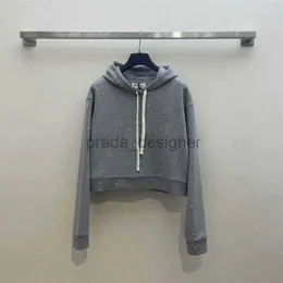 Kadın Hoodies Sweatshirts Tasarımcısı 24ss Erken Bahar Yeni Miui Yaş Azaltıcı Kız Tarzı Mektup Çıkarma Sıcak Elmas Kapüşonlu Drawstring Pullover Sweater