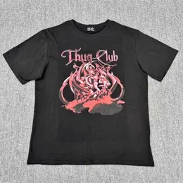 القمصان الخاصة بالرجال ذات نوعية جيدة 2024SS Thug Club Digital Print Fashion Tee Men Thug Club Women Thirt T-Shirt Shirt ter Tirt J240325
