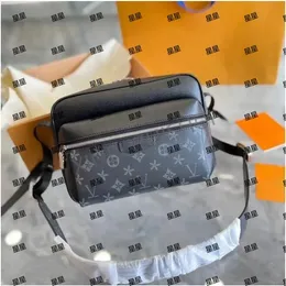 2024 Mens trio sport all'aria aperta Borsa a tracolla Messenger Donna con patta Borsa a tracolla di lusso Hobo tote Designer da sera Borse da palestra in vera pelle pochette