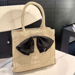 مصمم جديد Big Bow Diamond Pendant Straw Tote Fahion Summer Beach Bagcs Handbags Women Conder Bag Luxury Fose Bag Classic Female Holiday Bag 240324