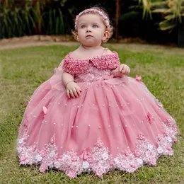 Abiti da ragazza di fiore con perle adorabili per matrimonio con spalle scoperte Abiti da spettacolo per bambini con applicazioni in pizzo Abito da ballo in tulle con lunghezza al pavimento Abito da compleanno per bambini