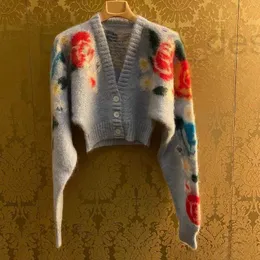 Herren Hoodies Sweatshirts Designer-Marke Miu Muma Haimao Kurzer Strickjacke Rose Jacquard Exquisit Slimming Strick Sweater Frauen V-Ausschnitt Top Winter 0NPL
