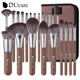 Ducare Makeup Brushes 22pcs with Foldable Bag nylon Hair Fan Powder Eyeshadowブレンディングアイライナー眉毛メイクアップブラシ240314