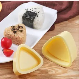 Yeni DIY suşi kalıp onigiri pirinç top gıda pres üçgen suşi üreticisi kalıp Japon ev mutfağı bento aksesuar araçları