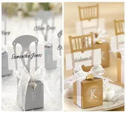 パーティーギフトボックスキャンディー7509229用のハートチャームとリボン120pcslotのある銀と金の椅子の好意ボックスの結婚式の装飾の好意箱