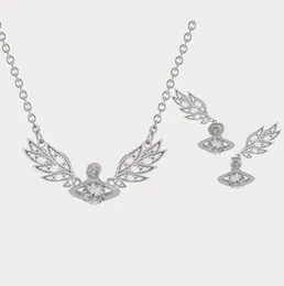 2024 Ny produkt West Angel Wings Full Diamond Saturn Necklace Earrings Woman Fashion Designer Jewel Wings Halsband