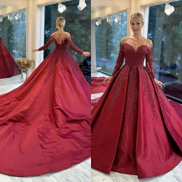 Glamouröse Abendkleider in Burgunderrot, A-Linie, Illusion, durchsichtiger Ausschnitt, Glitzer, formelles Ballkleid, Perlenapplikationen, luxuriöse Dubai-Schleppe, gerüschte Robe De Soiree