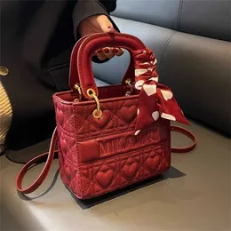 36% zniżki na designerską torbę 2024 torebki czerwone ślubne narzeczone prezent ślubny dla najlepszej przyjaciół