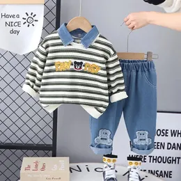 Set di abbigliamento Set per bambini 2024 Primavera Designer Abiti per neonato T-shirt e pantaloni a maniche lunghe a righe a fumetti Abiti per ragazzi