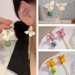 Kolczyki Dangle Słodki asymetryczny kwiatowy frędzel dla kobiet francuski biały/różowy/pomarańczowy kwiatowy kulka długa obręcz na imprezę biżuterii Prezenty