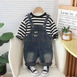 Kläderuppsättningar Småbarn Spring Outfits 2024 Korean Style Designer Baby Boy Clothes Casual randig långärmad t-shirts Overalls Kids Boys Post