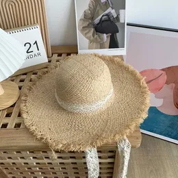 Шляпы с широкими полями Панама Шляпы Сладкий кружевной плечевой ремень летняя соломенная шляпа ручной работы Плетеная лафитовая шляпа от солнца в стиле ретро для путешествий, солнцезащитная шляпа для пляжного отдыха J240325