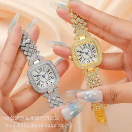 Wysokiej jakości luksusowe męskie zegarek Women Square Water Diamond Athoy Case Watch Watch Full Sky Star Fashion Speisure Junior High School Student PK7P
