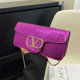 26% rabatt designväska 2024 handväskor elegant handväska ormskala textur en axel kvinnors tredimensionella eleganta enkelt och mogna mode