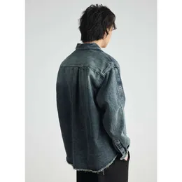 또한 남성의 딥 블루 천공 된 중공업 데님 스프링 새로운 씻은 재킷, 트렌디 한 브랜드 느슨한 재킷으로 제한됩니다.
