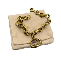 Enkel halsbandsdesigner för kvinnor pläterade guldbrev hängsmycken modern mode klassiska armband mans vridna populära elit zh193 h4