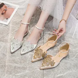 Sapatos casuais 2024 cinta traseira verão estilo conciso sandálias de seda festa oco mulheres flattie pérola noiva strass apontou casamento