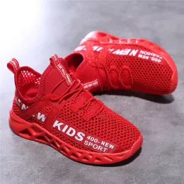Обувь горячие дешевые кроссовки для детей для детей, пробуждающие модную сетку, атакуют спортивные туфли Tenis Summer Children Roode обувь