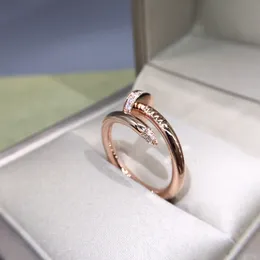 Love Rings Womens Designer Band Ring unisex smycken 18K Guldpläterad enkel rostfritt stål casual ring par klassiska män vigselring gåva smycken storlek 5-10